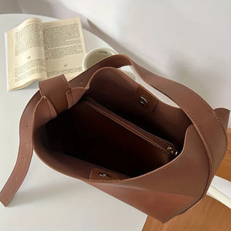 Sac à main en cuir noir, accessoire femme élégant et pratique, pour toutes les occasions de mode.