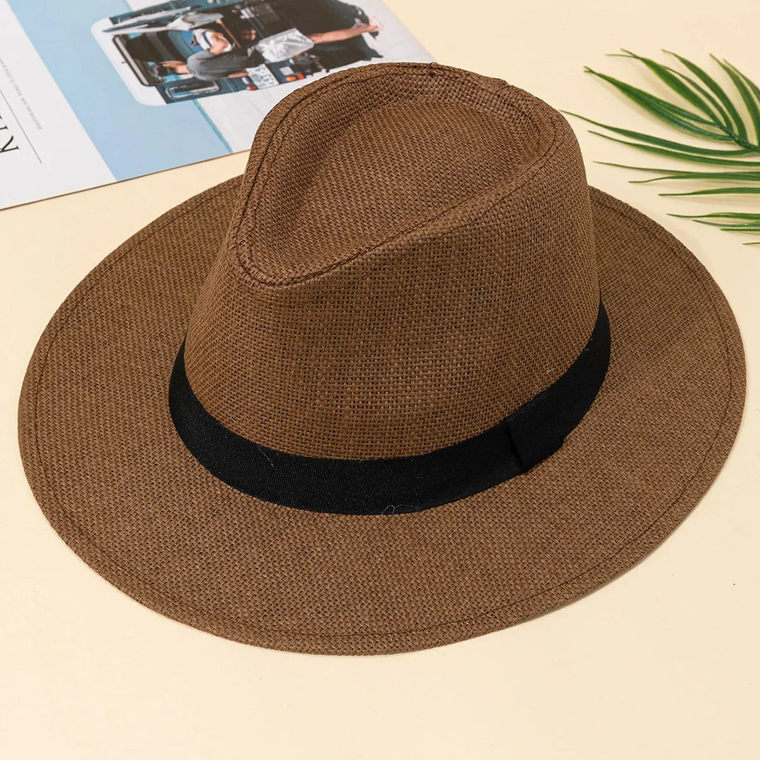 Chapeau de plage unisexe en paille, essentiel pour une protection solaire stylée durant l'été et les vacances.