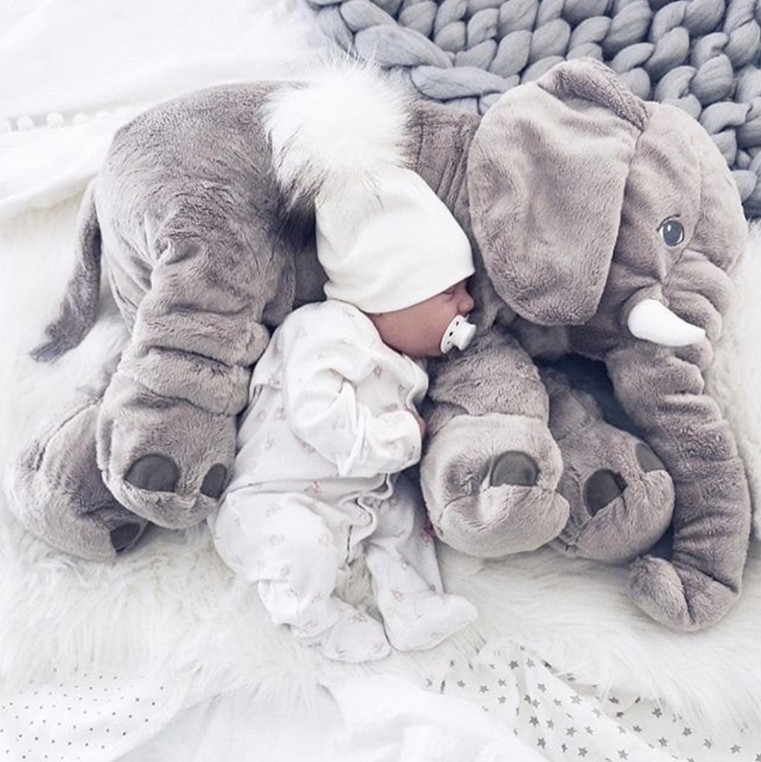 Grand éléphant en peluche gris doux, idéal pour les câlins de bébés et enfants. Doudou lavable.