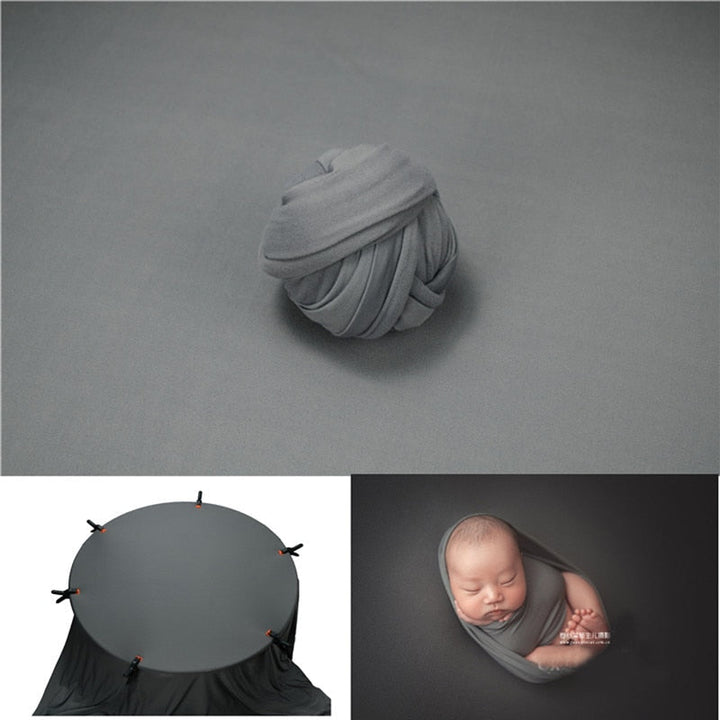 Ensemble cadeau naissance : mousseline et toile de fond pour clichés bébé.