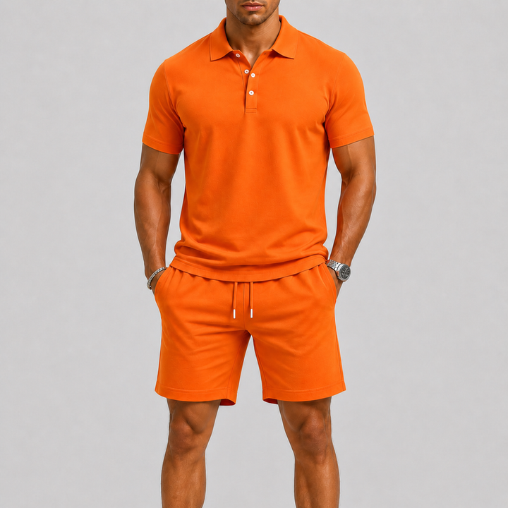 Ensemble polo et short homme, léger et confortable, idéal pour l'été décontracté ou les vacances.