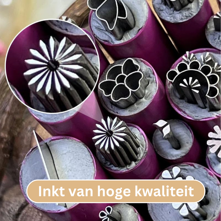 Stylo nail art de précision pour créer des motifs détaillés et des décorations d'ongles professionnelles.
