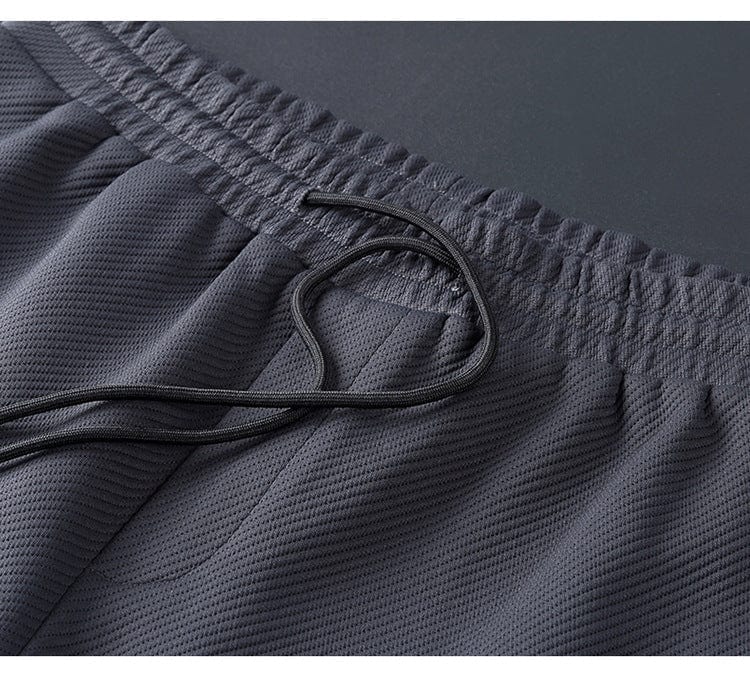 Survêtement homme élégant à coupe ajustée, ensemble sportswear confortable avec veste zippée pour un style moderne.
