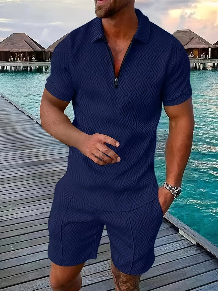 Ensemble homme sportif et décontracté, polo 1/4 zip texturé et short léger pour un été stylé.