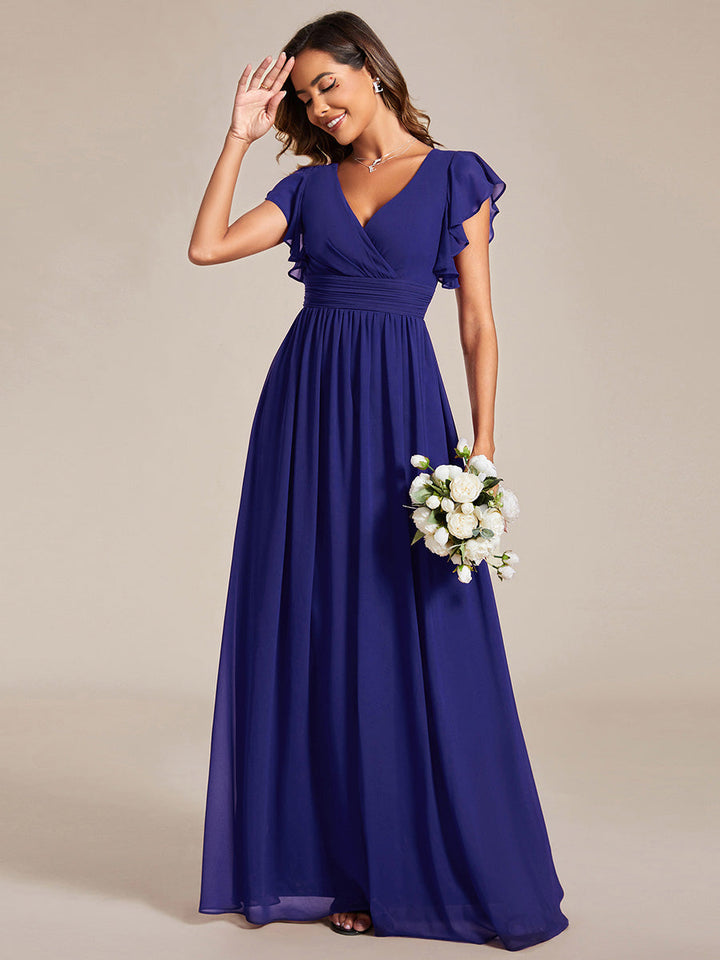 Robe de demoiselle d'honneur élégante, dos ouvert. Fluide et longue pour un mariage d'été enchanté.