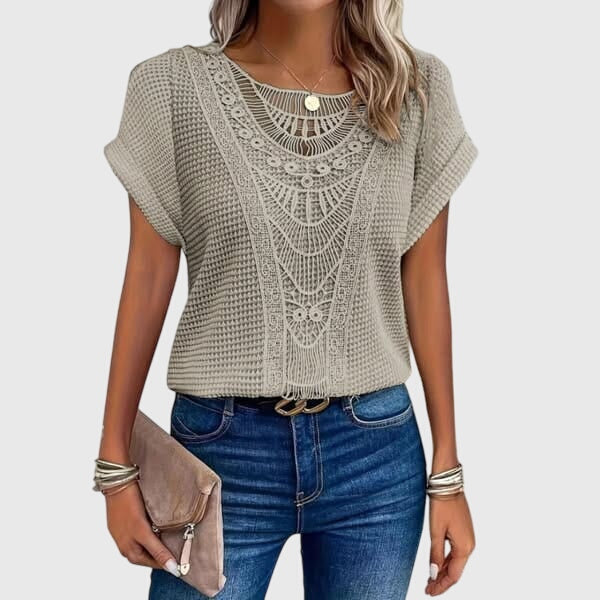 Blouse femme, inspiration Ibiza, élégante et décontractée, confortable, mode estivale, dentelle subtile.
