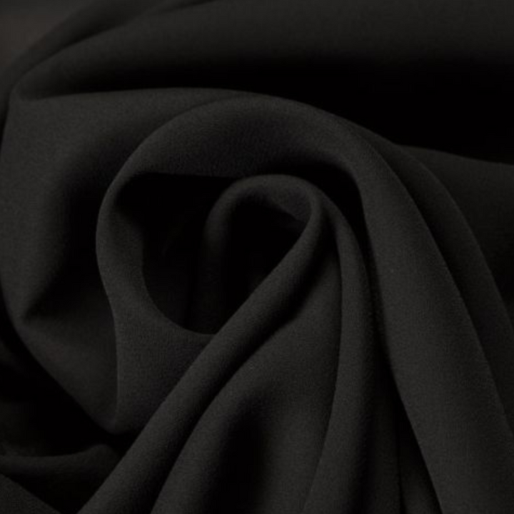 Habillement femme : pull col roulé doux et élégant à motif floral. Confort et style hivernal assurés.