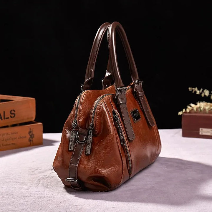 Sac à main noir élégant pour femmes, style chic et rétro avec bandoulière. Parfait au quotidien.