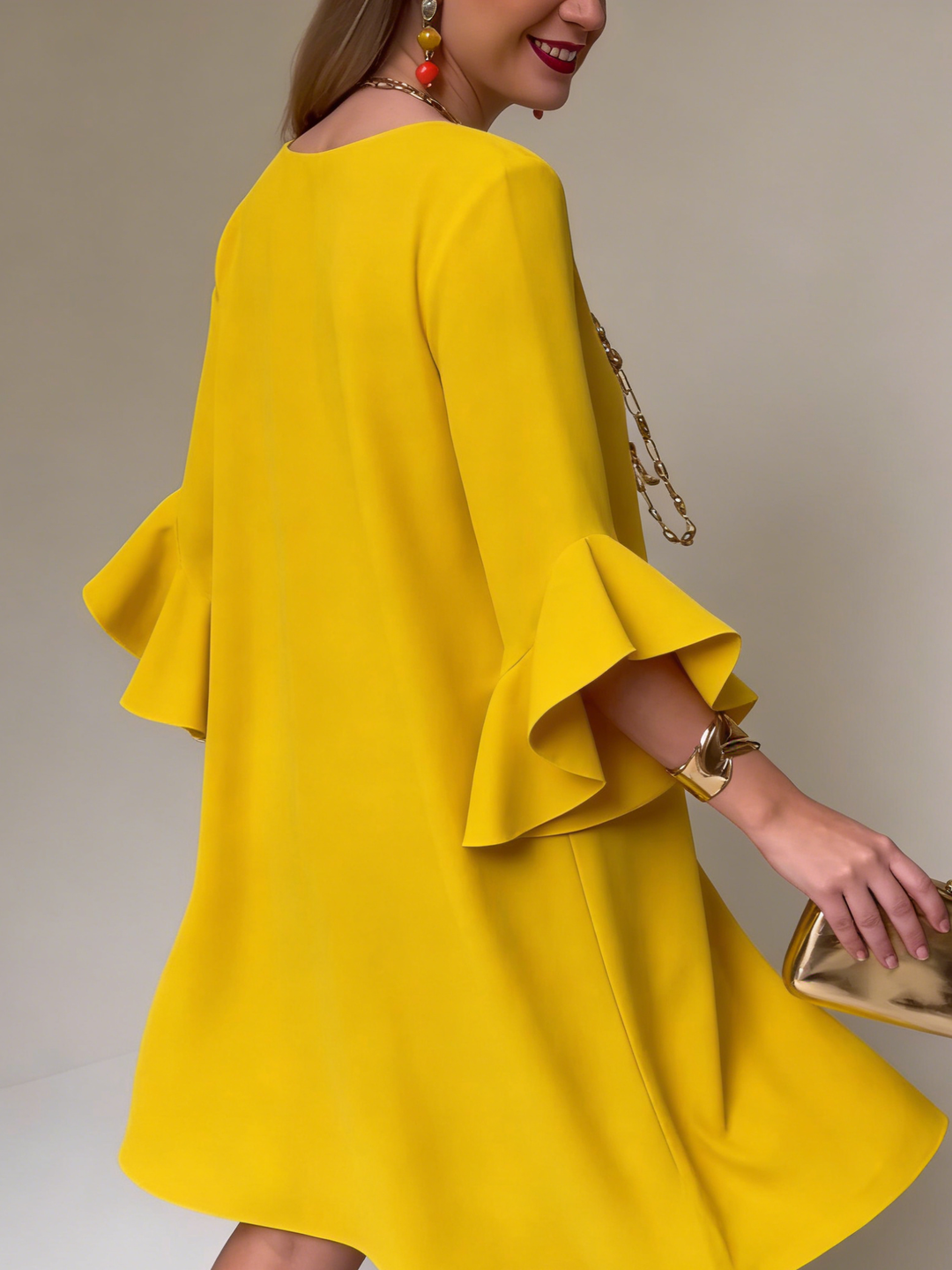 Robe d'été fluide pour femme, style chic décontracté, avec de jolies manches volantées. Confort et élégance.