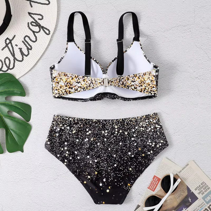 Culotte de bikini taille haute pour femme, soulignant la mode balnéaire élégante et le confort à la plage.