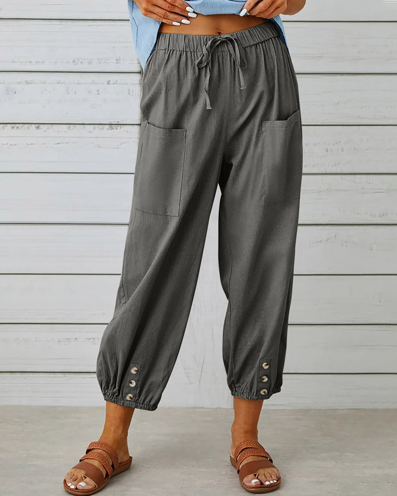 Détail des boutons sur un pantalon sarouel femme décontracté. Style moderne, confortable pour toutes occasions.