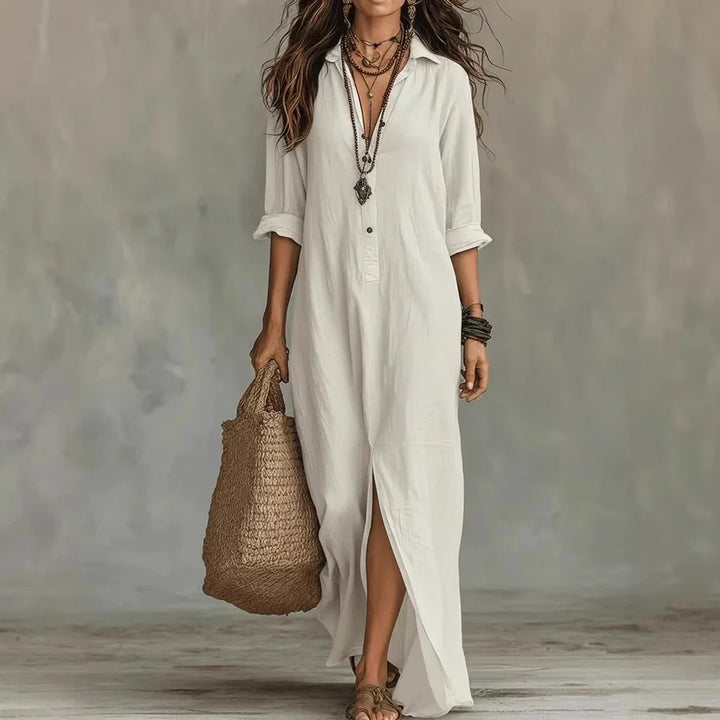 Robe maxi femme tendance pour l'été, style chemise avec manches trois-quarts et fente latérale. Confortable et polyvalente.