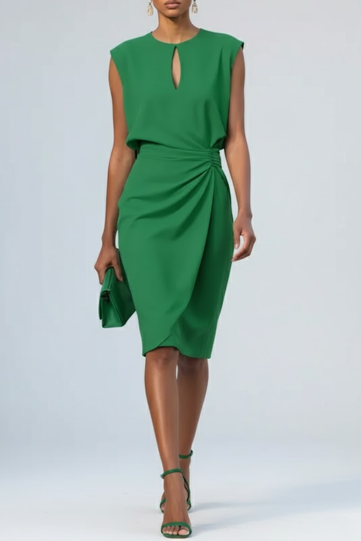 Robe cocktail femme moderne, col keyhole unique, coupe midi élégante et sans manches. Idéale cérémonie.