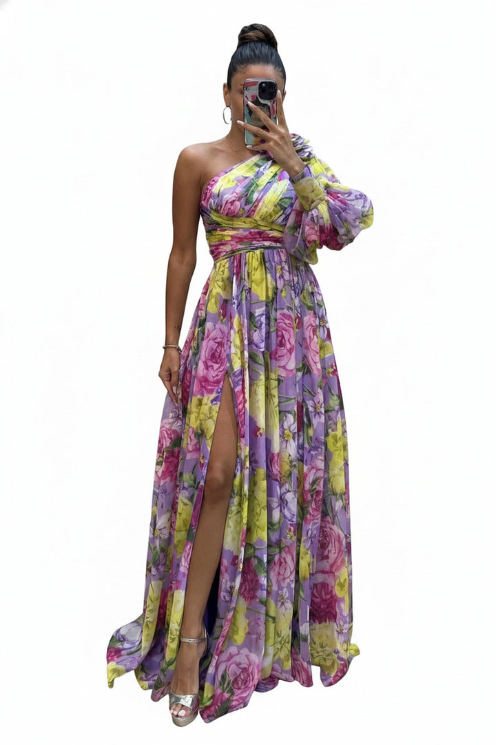 Robe longue asymétrique fleurie femme avec fente et manches bouffantes. Idéale pour soirée élégante printemps/été.