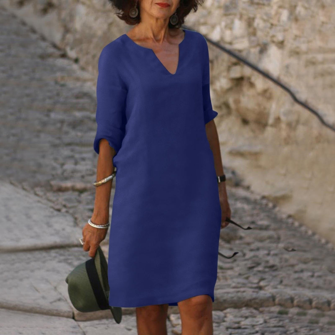 Robe femme élégante et ample, longueur midi. Manches 3/4 et col V pour le printemps-été.