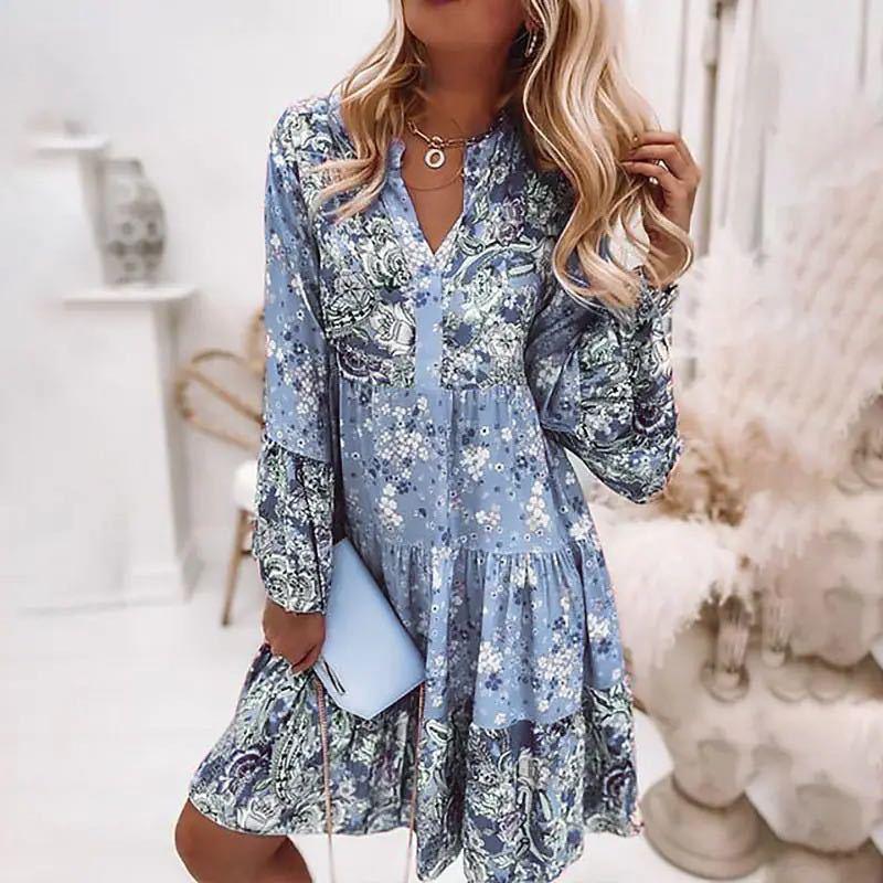 Robe midi femme à imprimé fleuri bohème chic. Manches longues élégantes pour une mode estivale.