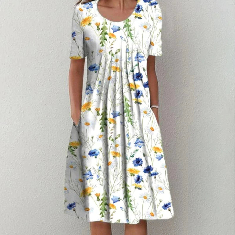 Robe midi femme casual à motif fleuri avec poches pratiques. Manches courtes, coupe fluide pour le confort quotidien.