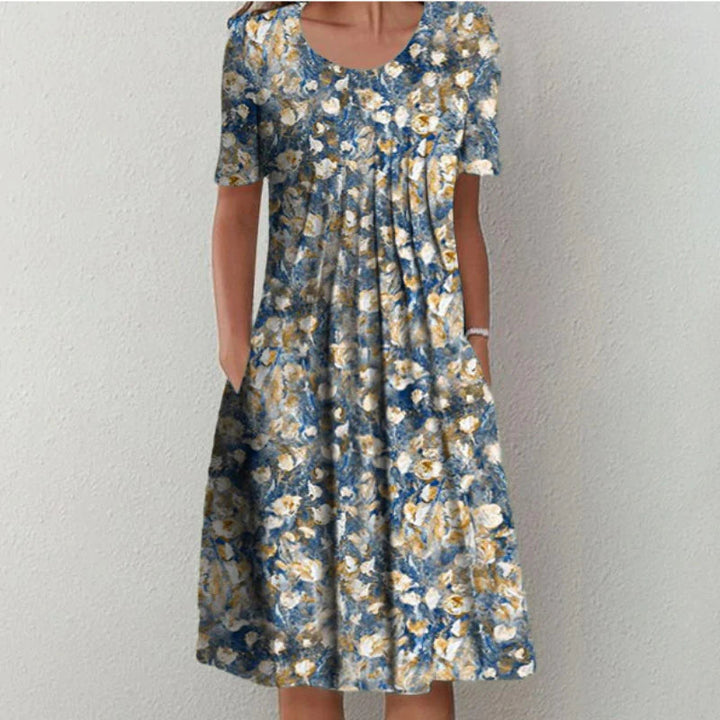 Robe midi fleurie pour femme, vue de face. Col rond, manches courtes, taille cintrée. Parfaite pour l'été.