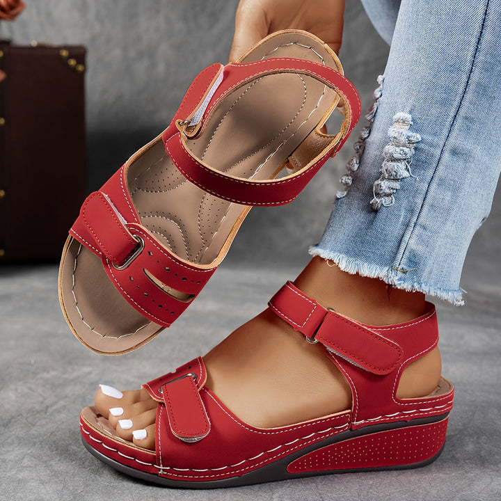 Chaussures d'été femme compensées antidérapantes, confortables avec fermeture velcro.