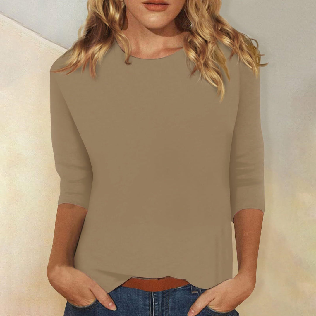 T-shirt femme casual chic, manches 3/4, col rond. Pour un look moderne et polyvalent. Tenue de bureau.