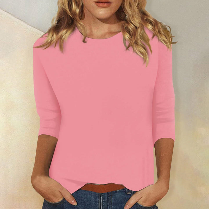 Élégant t-shirt femme à col rond et manches trois-quarts. Un basique uni pour un style quotidien raffiné.