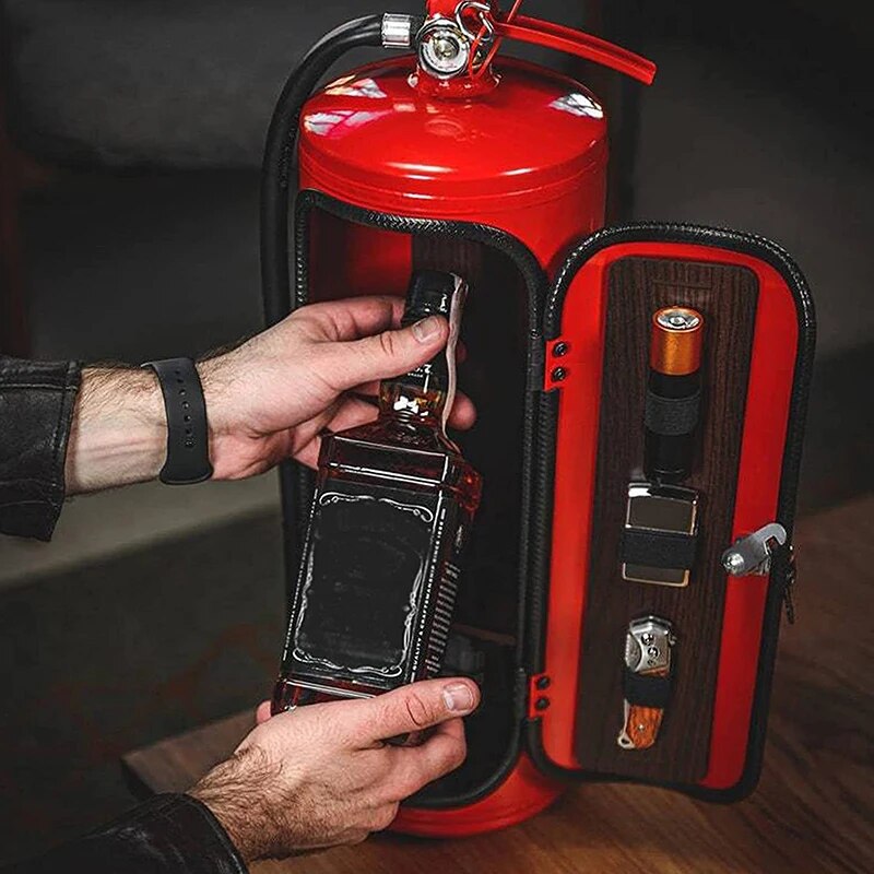 Extincteur décoratif rouge et noir, un cache-bouteille humoristique pour masquer et présenter vos boissons.