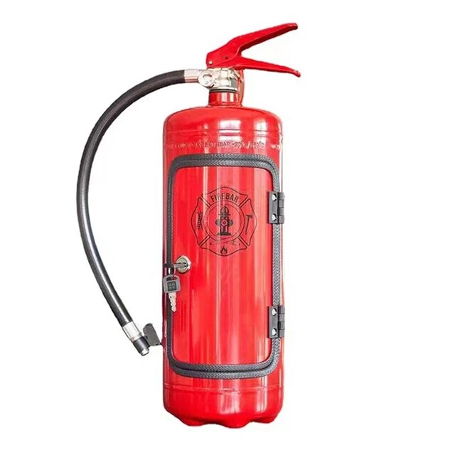 Nouveauté déco : cache-bouteille extincteur rouge & noir, idéal pour dissimuler et ranger bouteilles de vin.