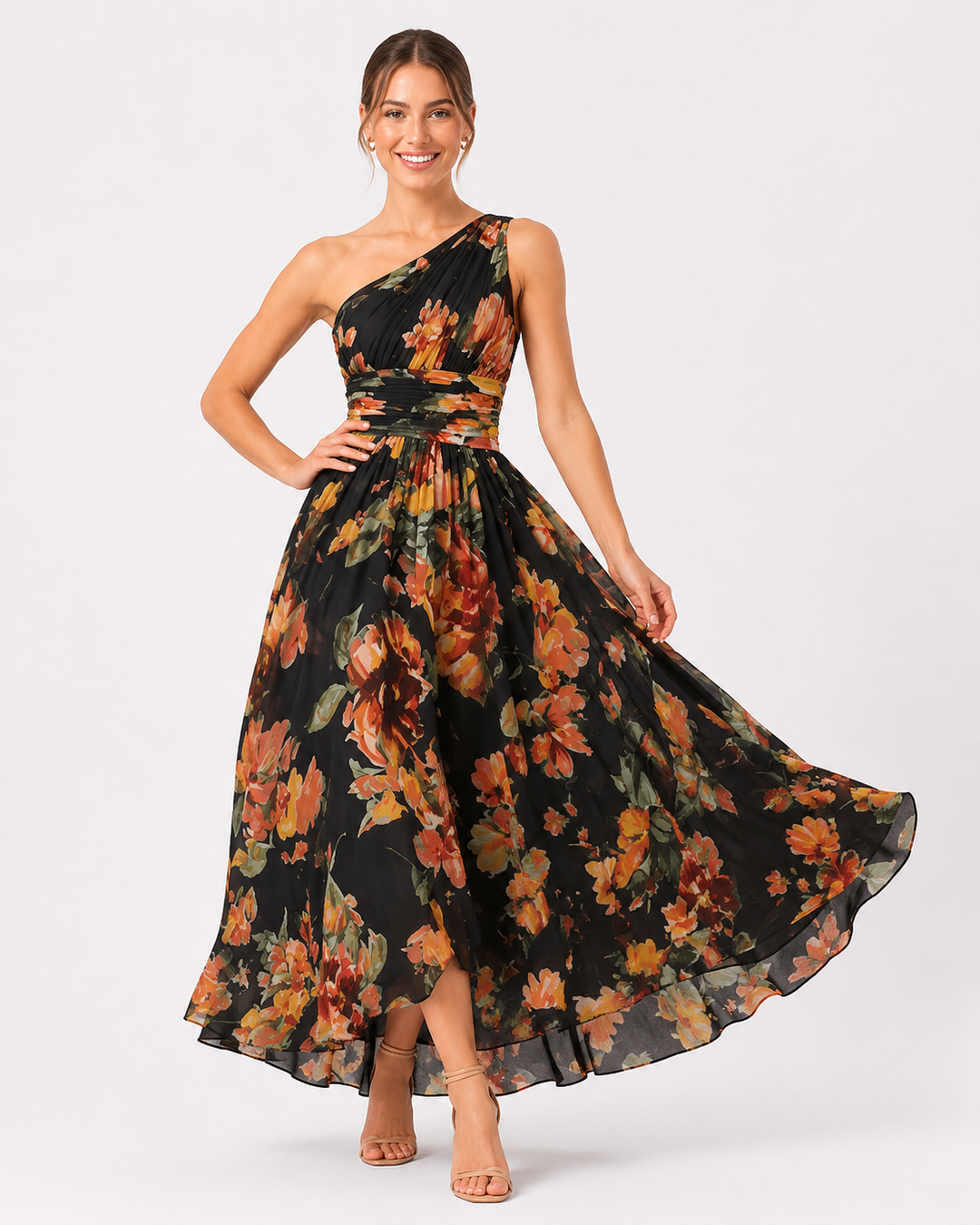 Détail de la robe maxi bohème femme, imprimé floral coloré, tissu fluide d'été, style une épaule.