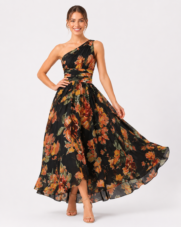 Détail de la robe maxi bohème femme, imprimé floral coloré, tissu fluide d'été, style une épaule.