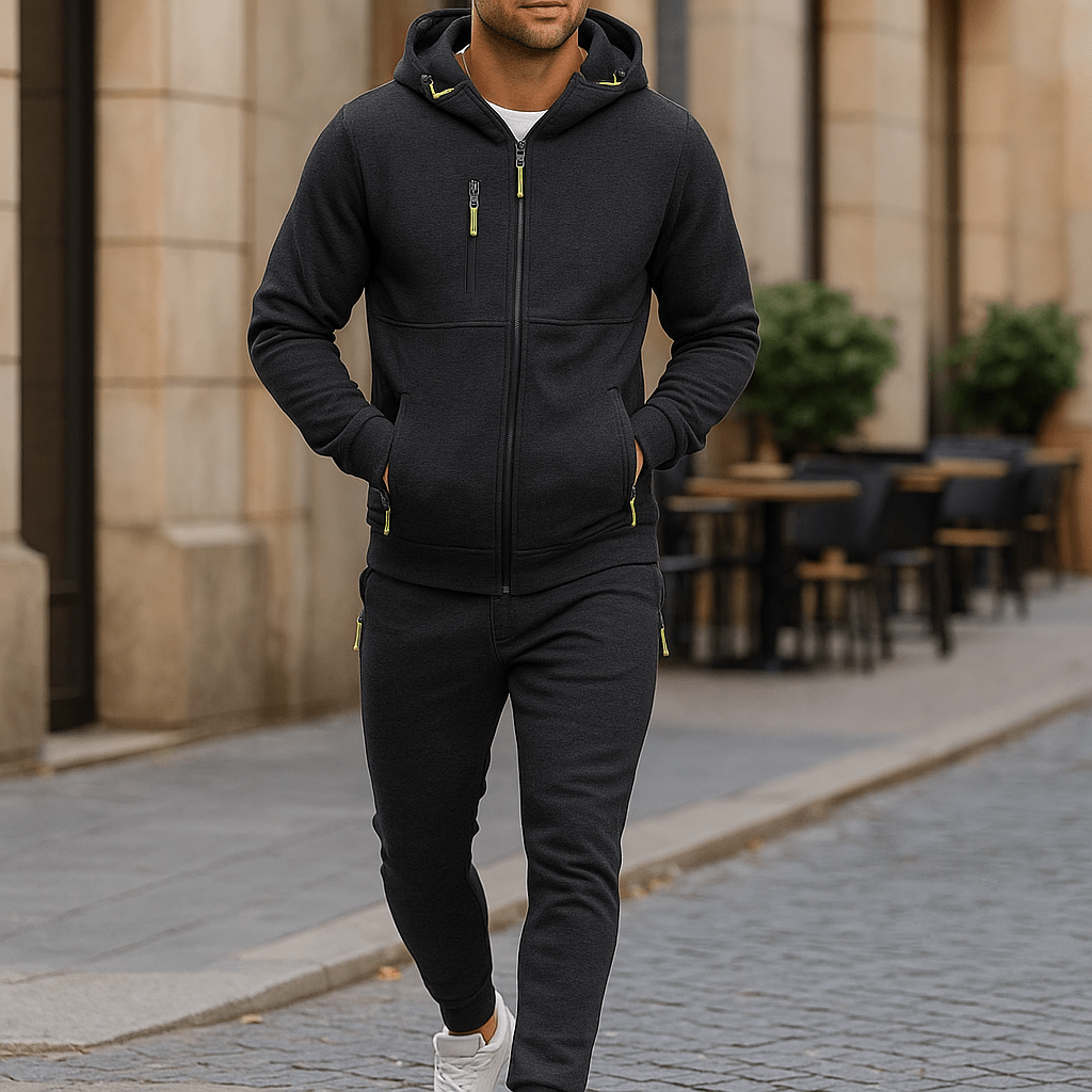 Ensemble sportif homme avec capuche, vêtement confortable et dynamique pour les activités urbaines modernes.