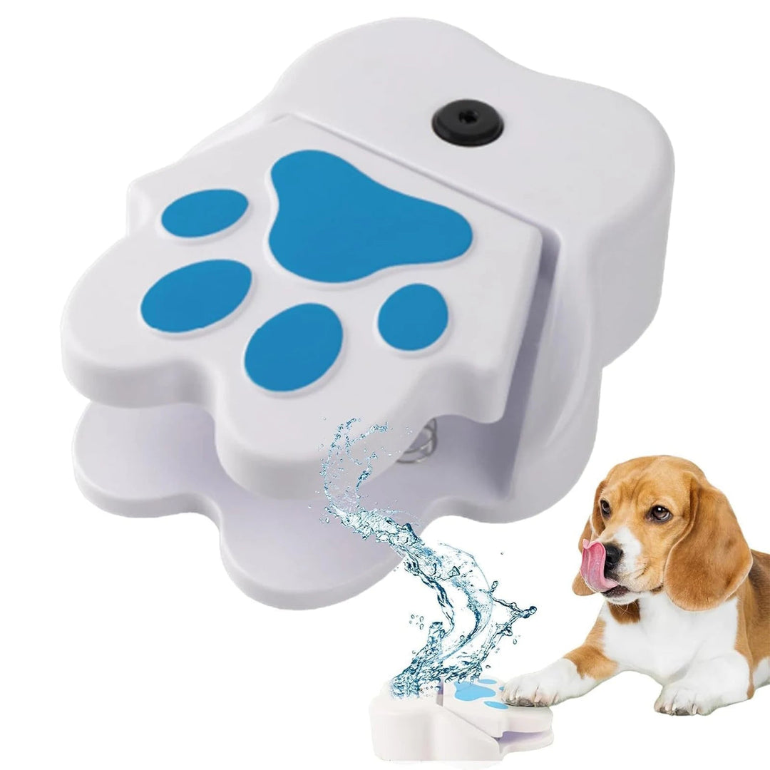Fontaine d'eau pour chien installée dans un jardin, parfaite pour l'hydratation et le jeu extérieur.