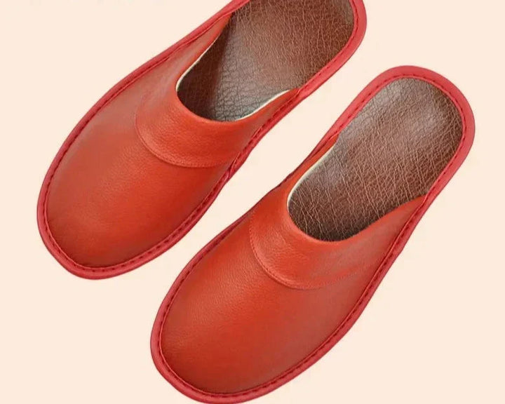 Pantoufles élégantes pour hommes, idéales pour se détendre à la maison avec un style sophistiqué et une douceur incroyable.