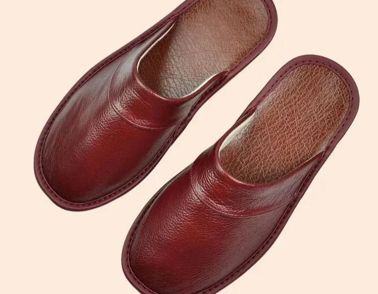 Pantoufles confortables pour hommes, parfaites pour la détente à la maison, alliant douceur et style élégant.