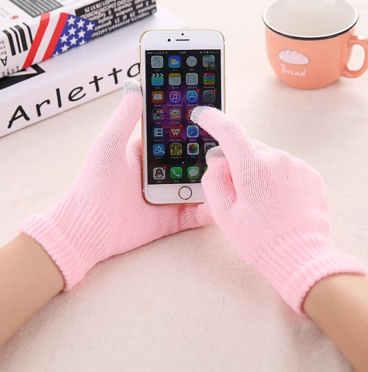 Des gants douillets qui gardent les mains au chaud tout l'hiver, avec des bouts de doigts tactiles discrets.