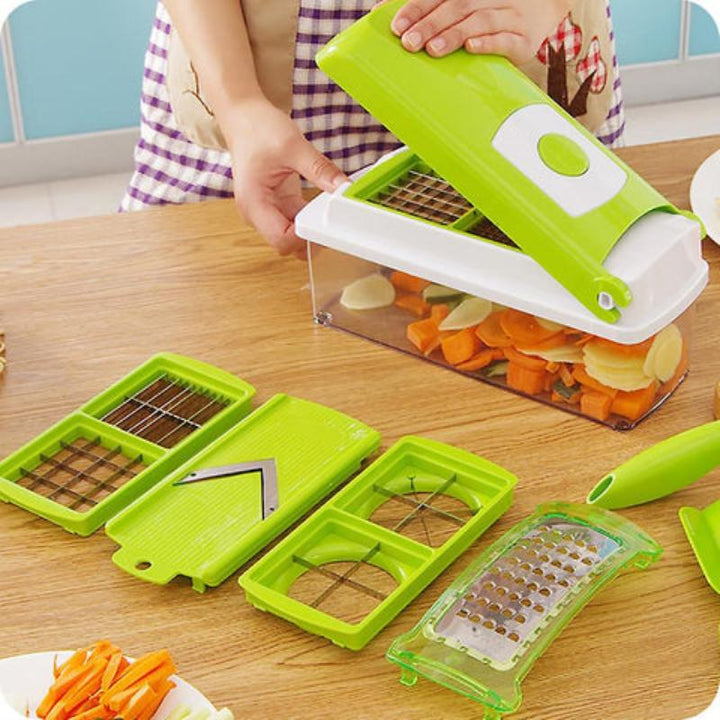 Assortiment de coupes (julienne, dés, tranches) de légumes et fruits grâce au coupe-légumes multifonction professionnel.