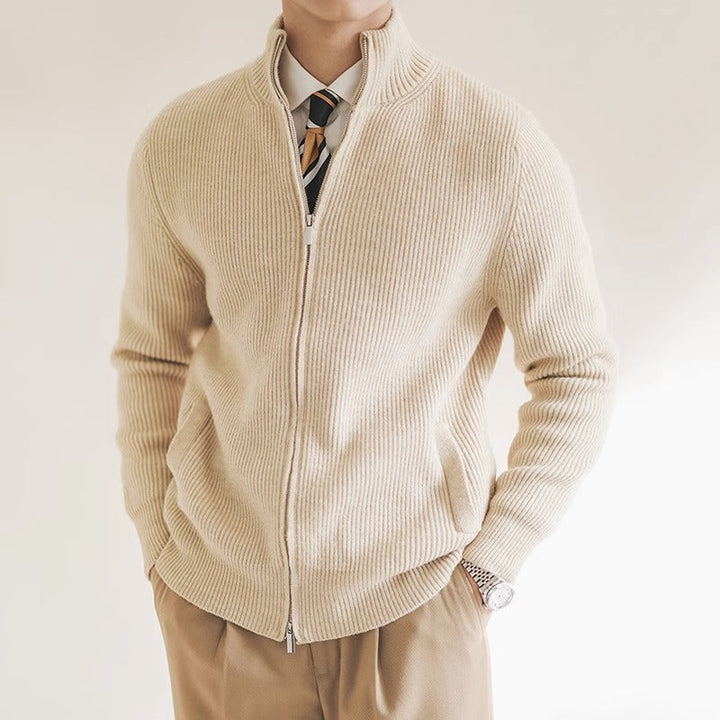 Gilet homme élégant à zip intégral et col montant pour style décontracté ou habillé, idéal superposition automne-hiver.
