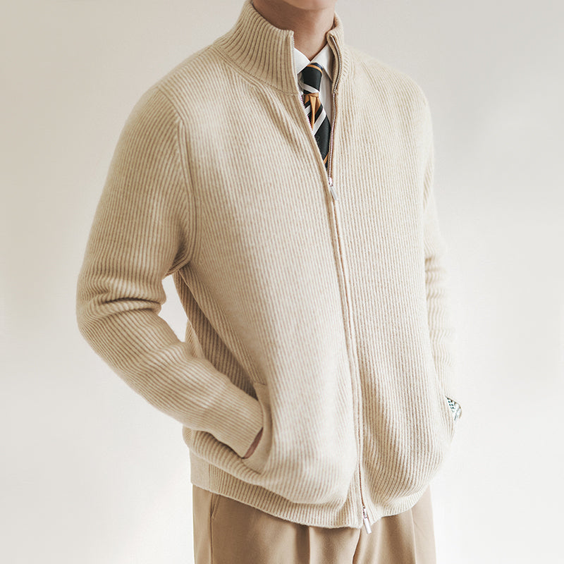 Gilet homme hiver/automne à zip intégral et col haut. Un vêtement masculin chaud et élégant pour la superposition.