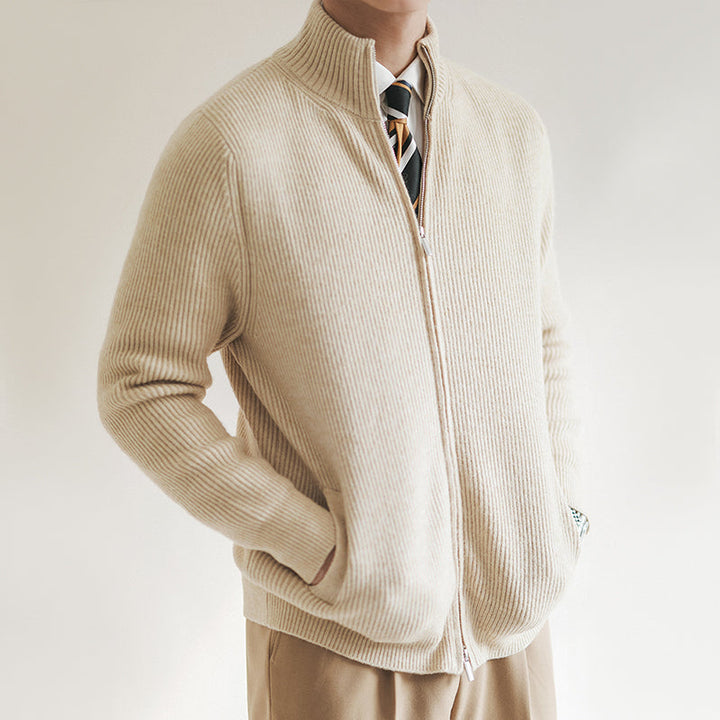 Gilet homme hiver/automne à zip intégral et col haut. Un vêtement masculin chaud et élégant pour la superposition.