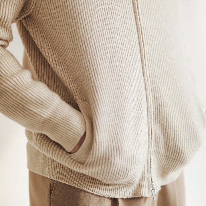 Mode masculine : gilet homme moderne avec zip intégral, facile à superposer, élégant et décontracté pour l'hiver.