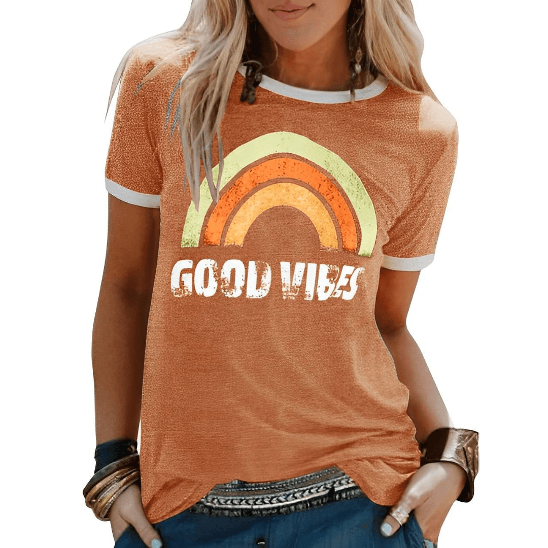 T-shirt femme 'Good Vibes' idéal pour un look d'été décontracté. Style moderne, confort quotidien et message inspirant.