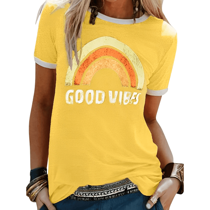 T-shirt femme tendance 'Good Vibes' pour un style estival décontracté. Confortable, positif et à la mode.