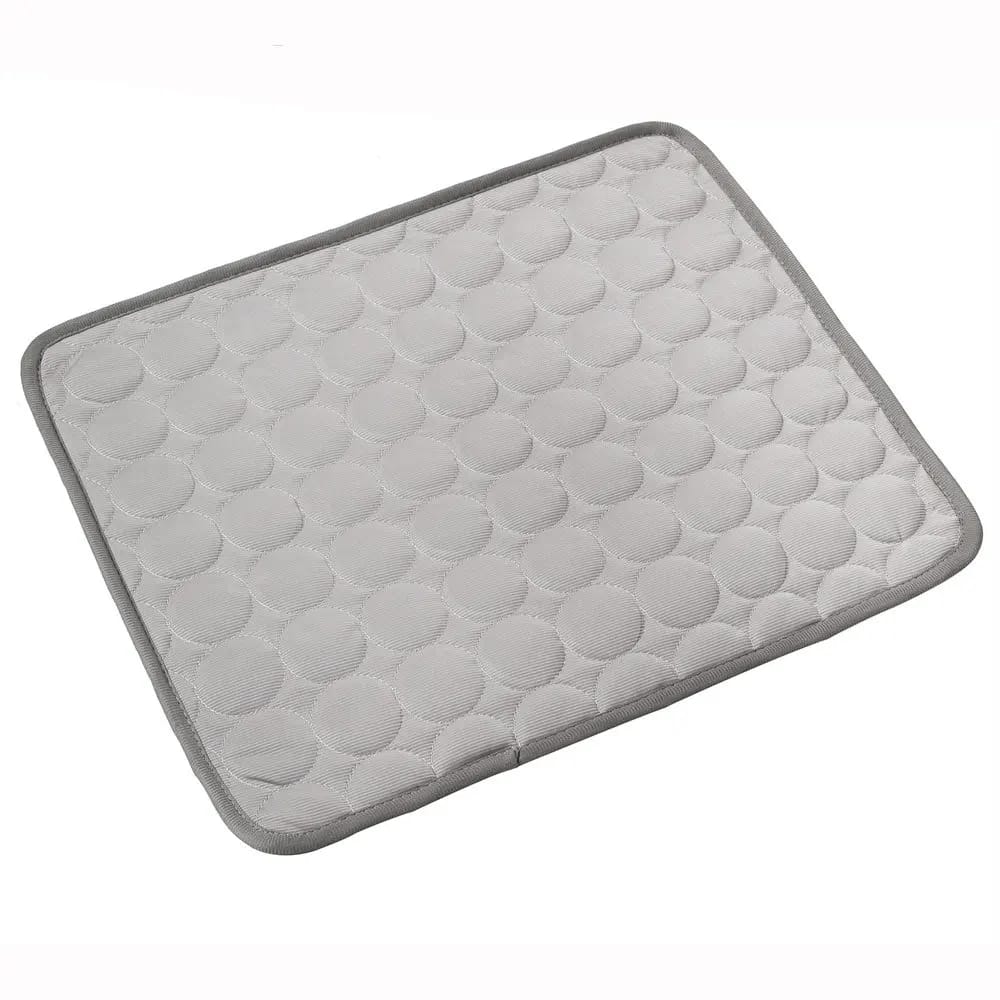 Tapis rafraîchissant pour tous chiens, tailles variées disponibles. Lavable machine, hygiénique et pratique.