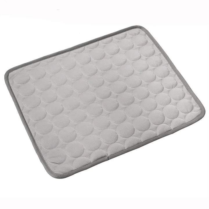 Grand tapis rafraîchissant pour chats, assure un confort optimal et un bien-être anti-chaleur en période estivale.