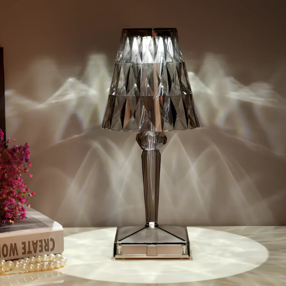 Lumière d'ambiance sophistiquée LuxeIllume, lampe de table design moderne pour une touche chic.