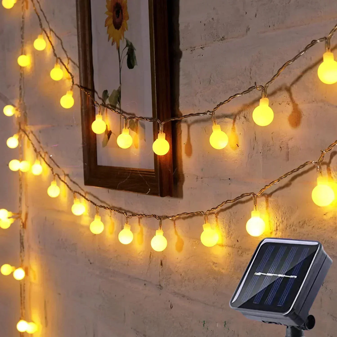 Panneau solaire efficace de la guirlande lumineuse extérieure, énergie propre pour votre jardin.