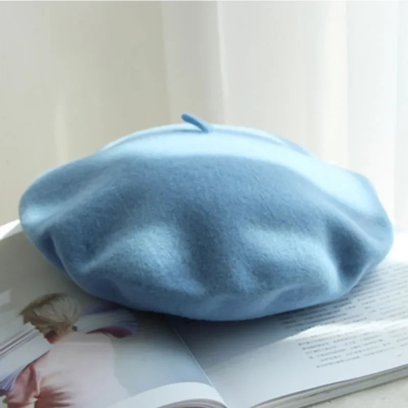 Accessoire mode automne-hiver : bonnet unisexe élégant, chaud et polyvalent pour homme et femme.