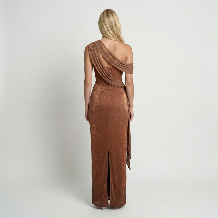Robe de cérémonie verte satinée moulante pour femme, une épaule, longue et élégante pour mariage.