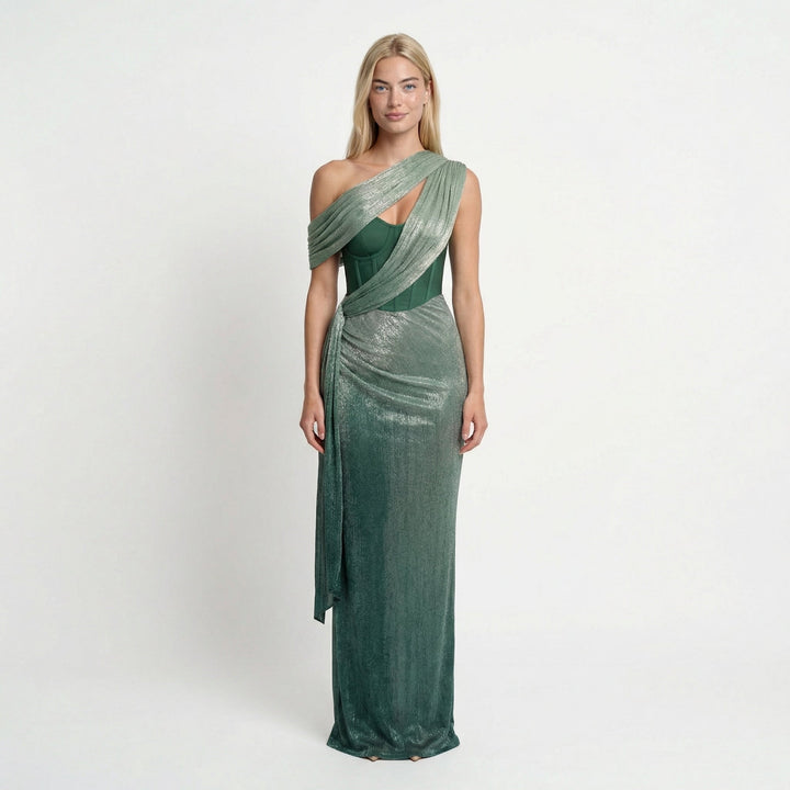 Robe de cérémonie satinée chic pour femme, coupe moulante maxi, parfaite pour mariage ou soirée.