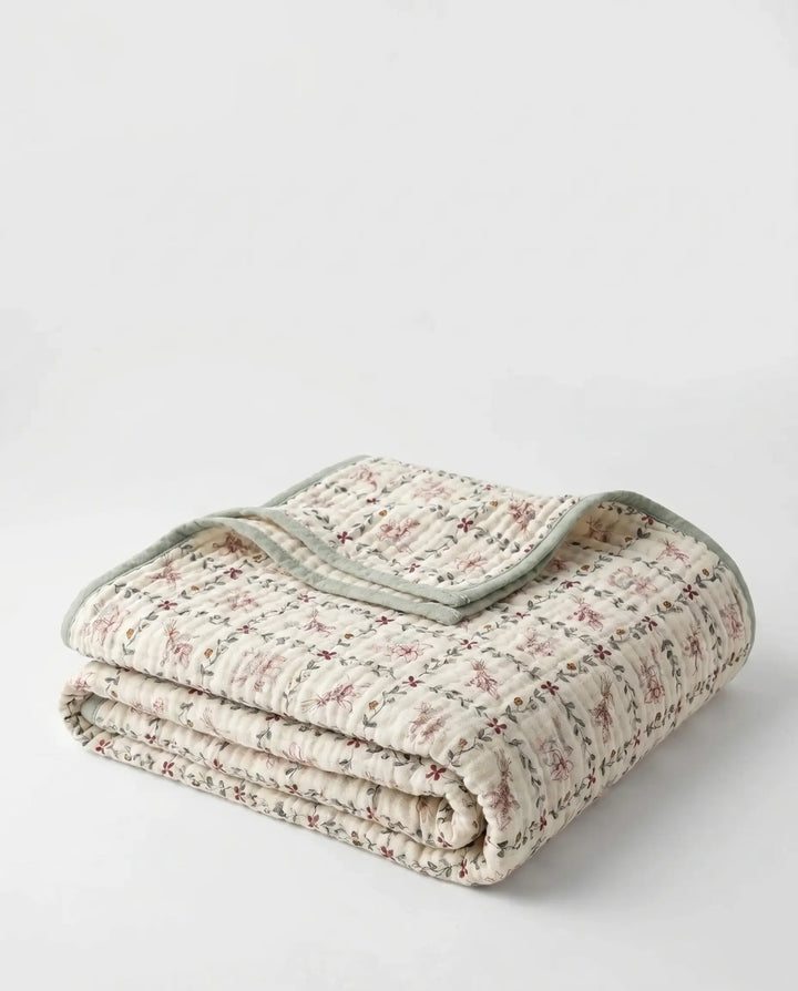 Couverture en coton doux, naturelle et respirante, pour un confort élégant en toutes saisons.