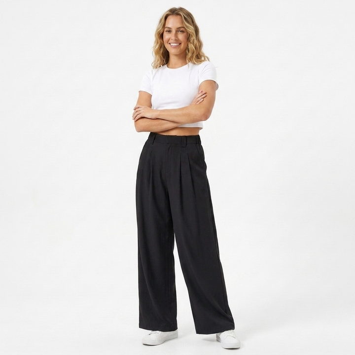 Pantalon plissé taille haute femme, jambe large confortable. Idéal pour un style chic décontracté en kaki.